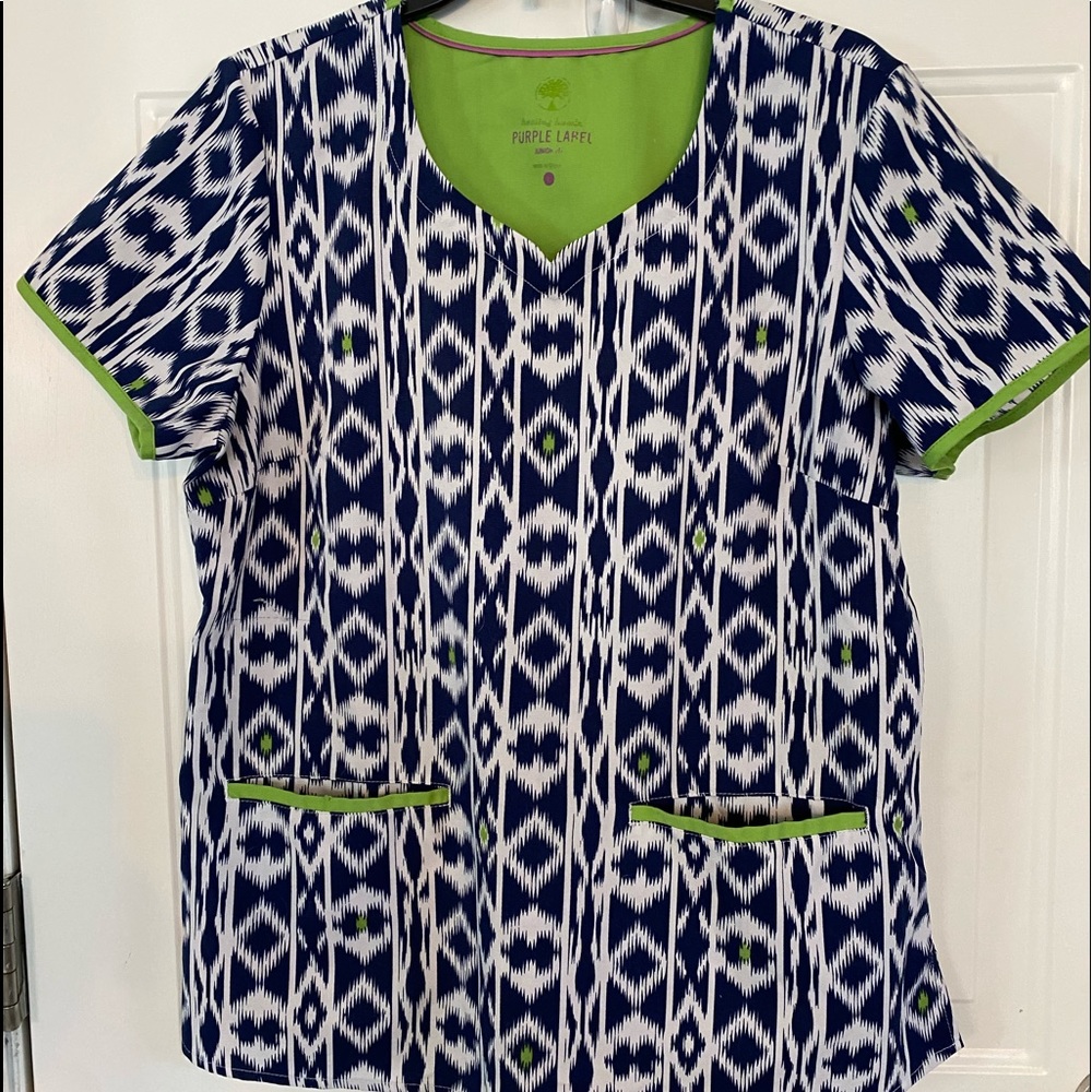 Healing Hands M scrub top